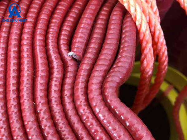 Ống bạt gân sần màu đỏ dãn bê tông